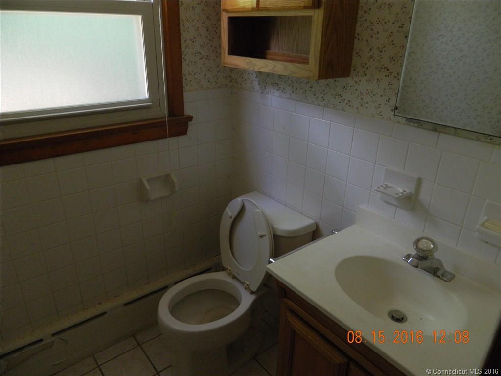 147 Amity St, Meriden, CT 06450
