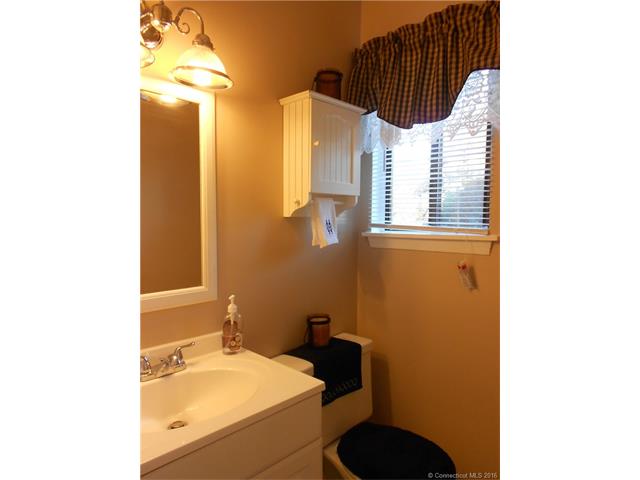 123 Pembroke Court, Meriden, CT 06450