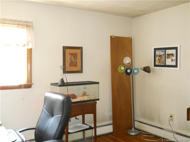 33 Davis St, Meriden, CT 06450