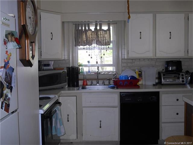 33 Davis St, Meriden, CT 06450