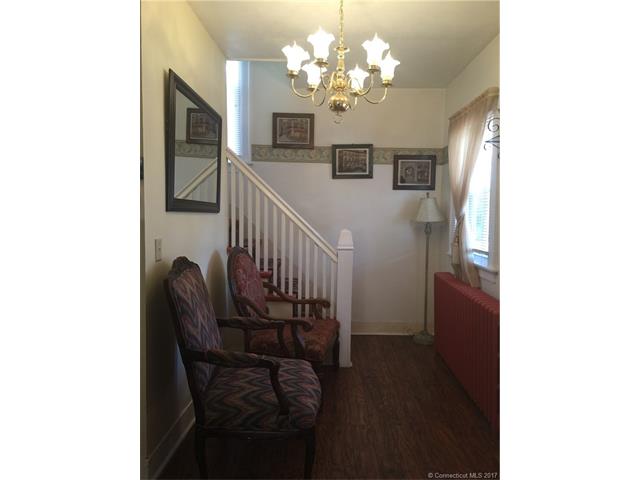 14 Center St, Meriden, CT 06450