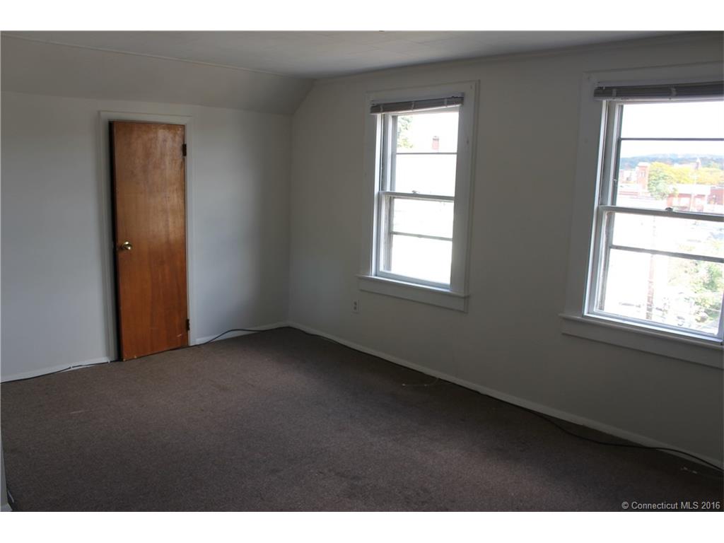71 Randolph Ave, Meriden, CT 06451