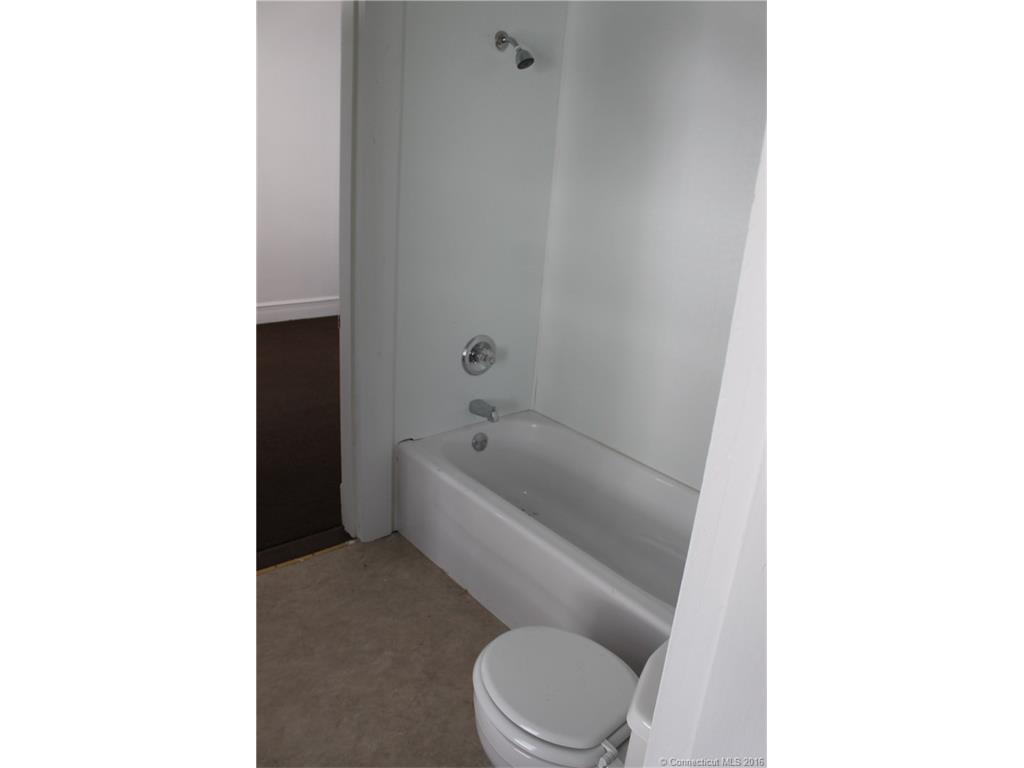 71 Randolph Ave, Meriden, CT 06451