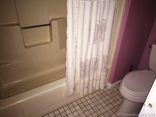 13 Village View Ter, Meriden, CT 06451