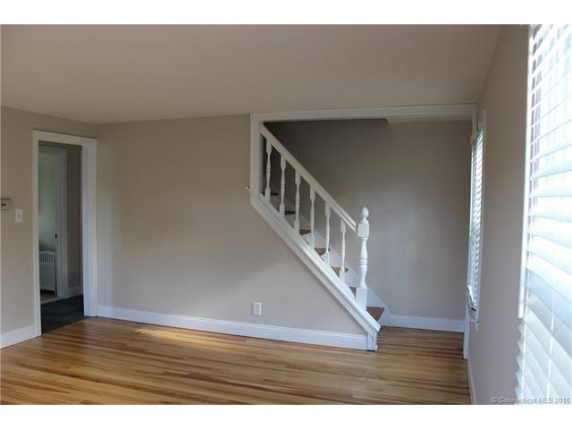 34 Terrace Gdns, Meriden, CT 06451