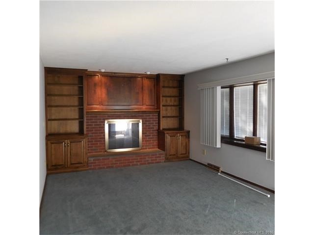 32Schooner Ln, Meriden, CT 06451