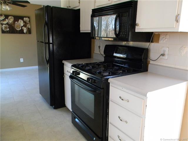 28 Pettit Dr, Meriden, CT 06451