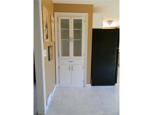 28 Pettit Dr, Meriden, CT 06451