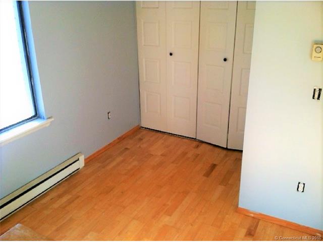 132 Burgundy Hill Ln, Middletown, CT 06457