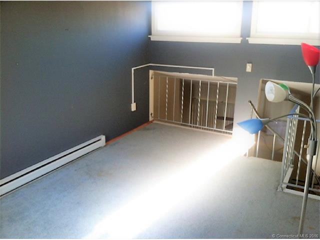 132 Burgundy Hill Ln, Middletown, CT 06457