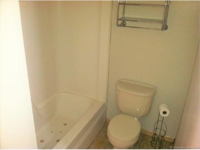 132 Burgundy Hill Ln, Middletown, CT 06457