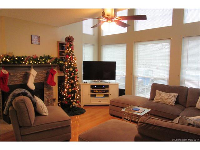 247 Carriage Crossing Ln, Middletown, CT 06457