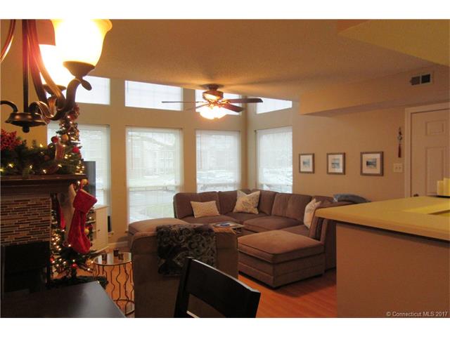 247 Carriage Crossing Ln, Middletown, CT 06457