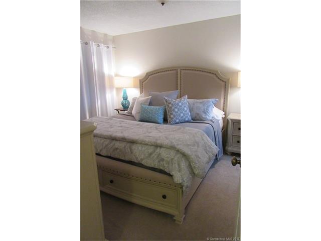 247 Carriage Crossing Ln, Middletown, CT 06457