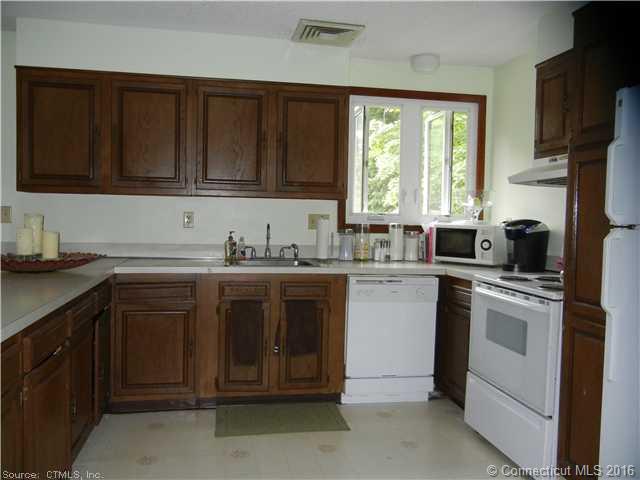 32 Cherry St, Milford, CT 06460