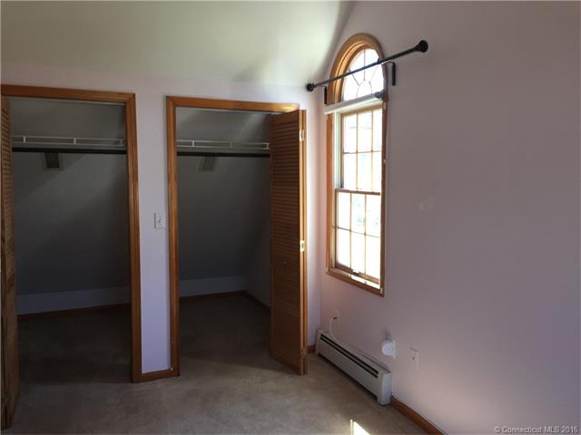 221 Meadows End Rd, Milford, CT 06460