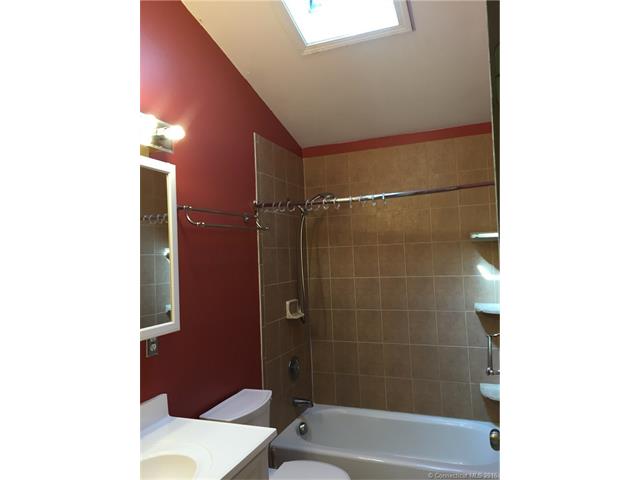 221 Meadows End Rd, Milford, CT 06460