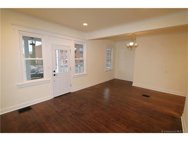 21 Baldwin St, Milford, CT 06460