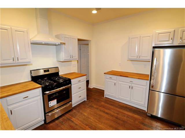 21 Baldwin St, Milford, CT 06460