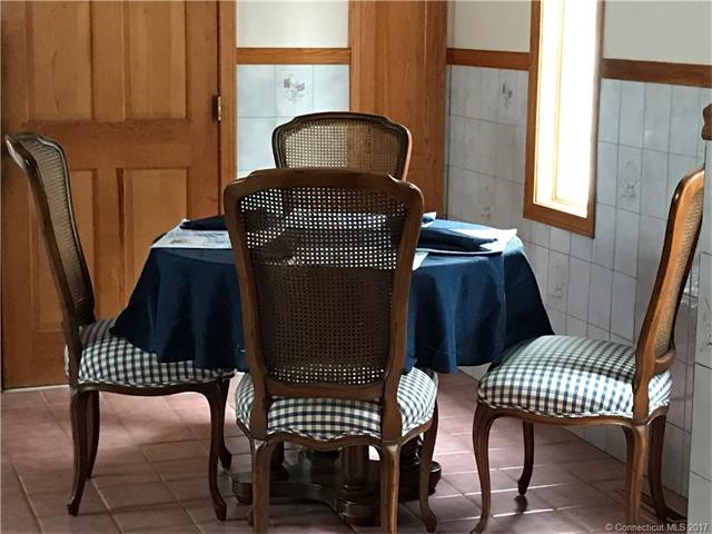 11Waterbury Ave, Milford, CT 06460