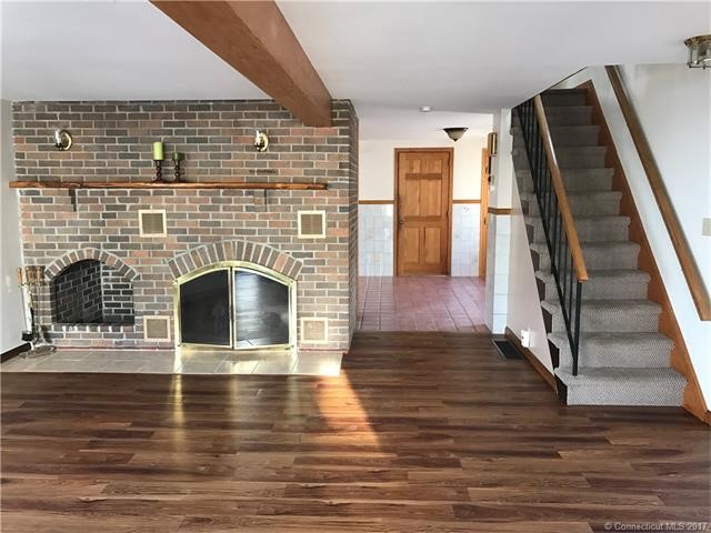 11Waterbury Ave, Milford, CT 06460