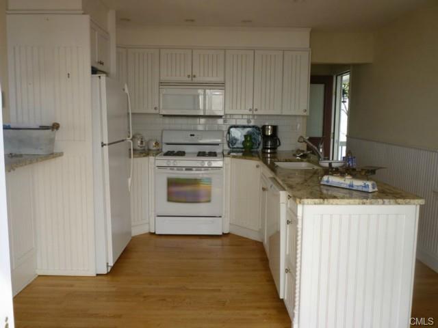 19 Smiths Point Road, Milford, CT 06460
