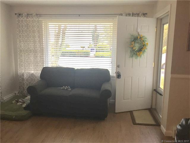 33 Bassett St, Milford, CT 06460
