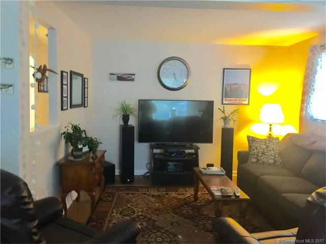 33 Bassett St, Milford, CT 06460