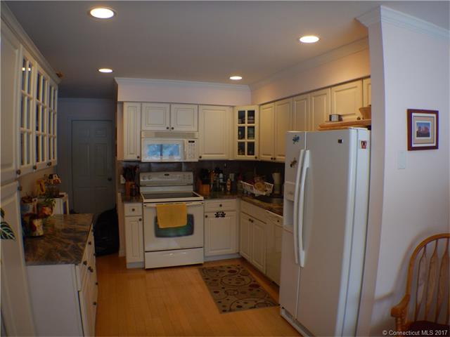 85Viscount Dr #2F, Milford, CT 06460