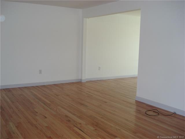 17 Carriage Path North, Milford, CT 06460