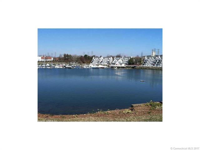 733 Popes Island Rd, Milford, CT 06461