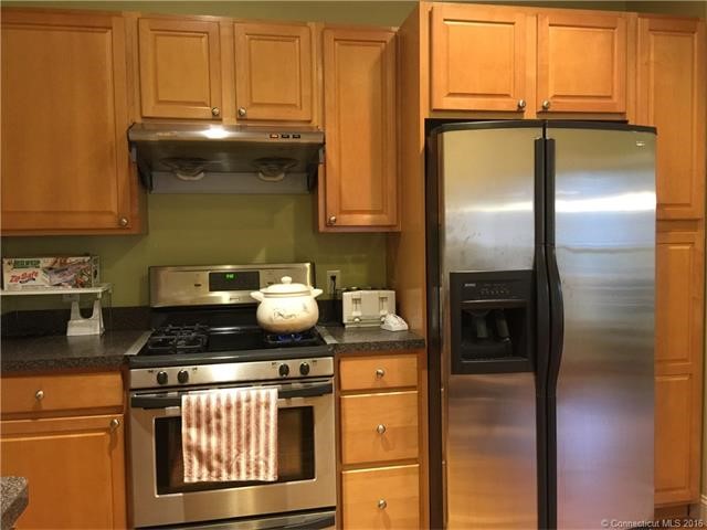 41Calloway Dr, Milford, CT 06461