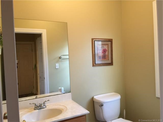 41Calloway Dr, Milford, CT 06461