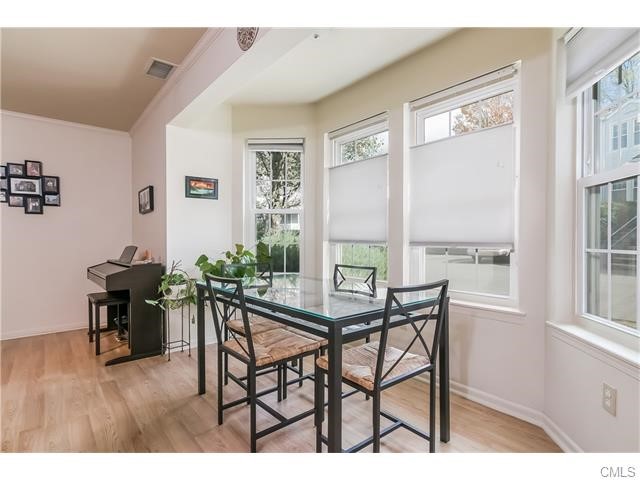 6 Greenview Lane, Milford, CT 06461