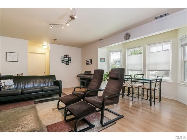 6 Greenview Lane, Milford, CT 06461