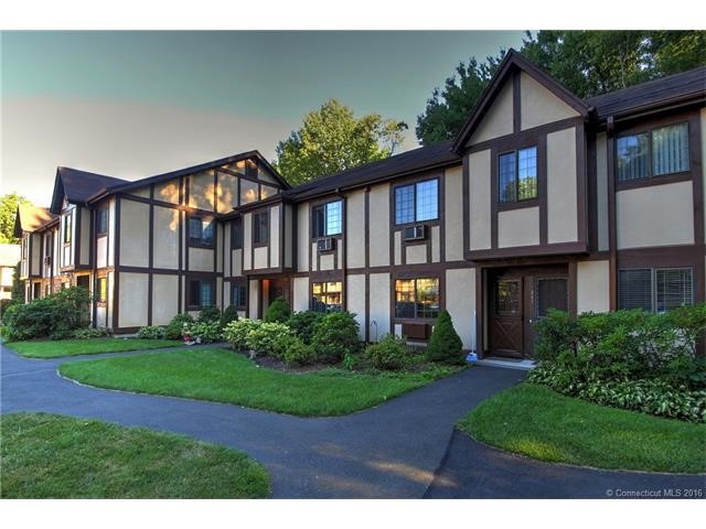 209Foxwood Ln #209, Milford, CT 06461