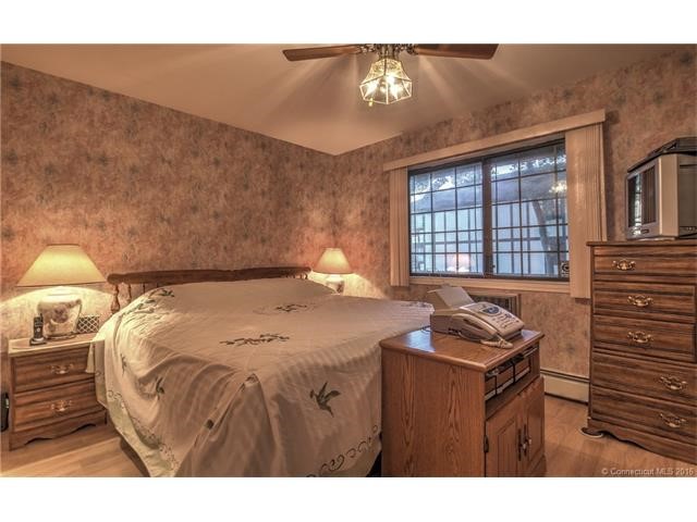 209Foxwood Ln #209, Milford, CT 06461