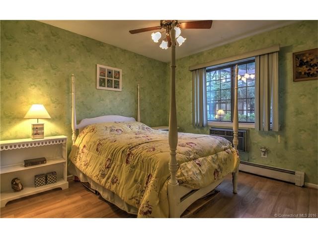 209Foxwood Ln #209, Milford, CT 06461