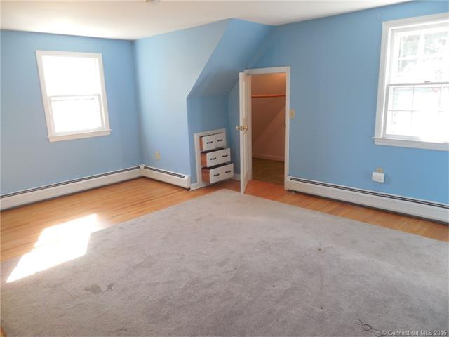 7 Robin Rd, Southington, CT 06467