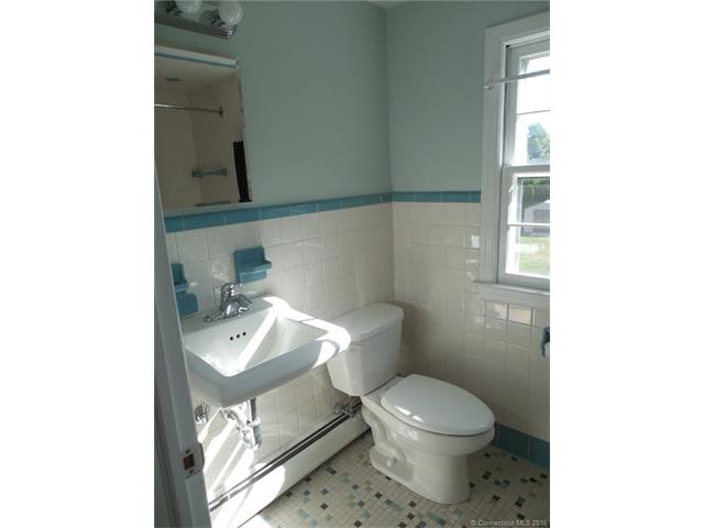 7 Robin Rd, Southington, CT 06467