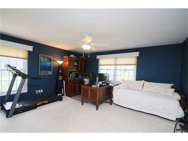 10 Cahill Road, Monroe, CT 06468