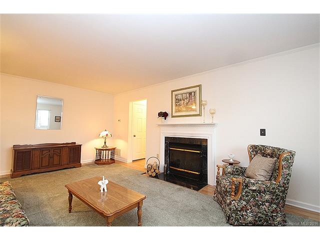 213 Windgate Cir, Monroe, CT 06468
