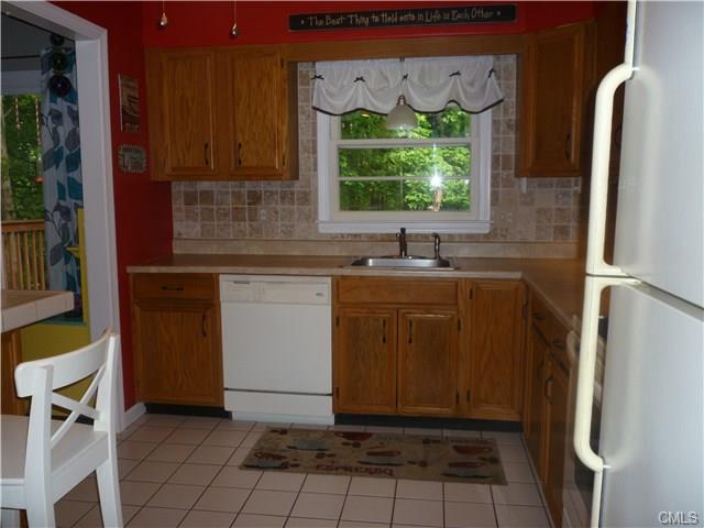 83 Castle Hill Road, Newtown, CT 06470
