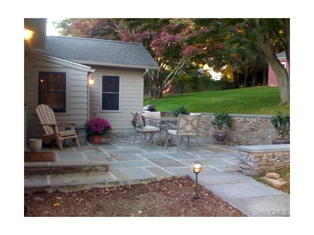 5 Hanover Road, Newtown, CT 06470