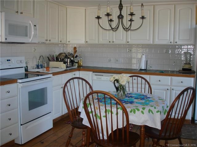 644Foxon Rd 2nd Floor, N Branford, CT 06471