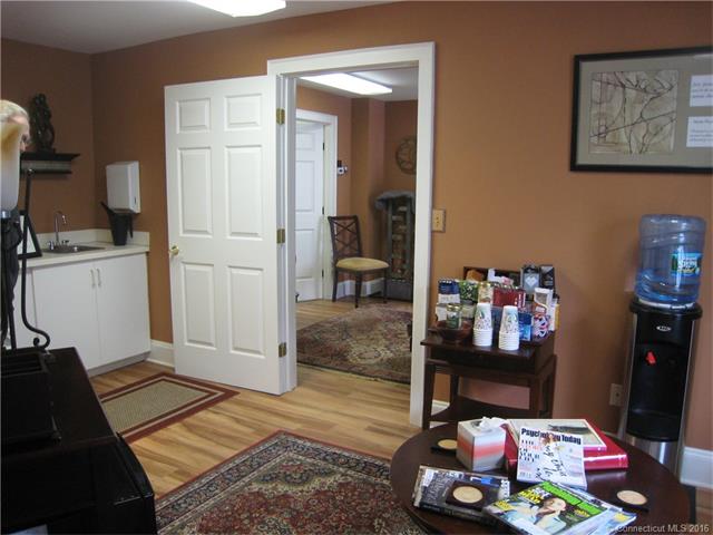 16 Broadway, North Haven, CT 06473