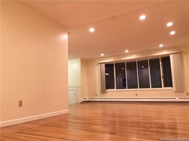 10River Rd, North Haven, CT 06473