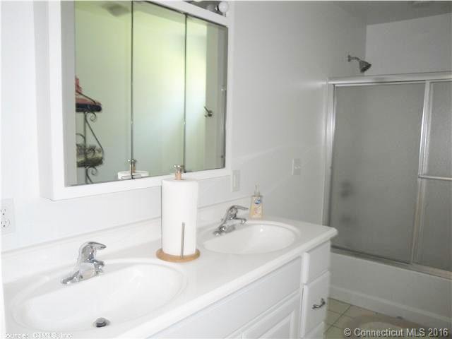 7 Cromwell Place, Old Saybrook, CT 06475