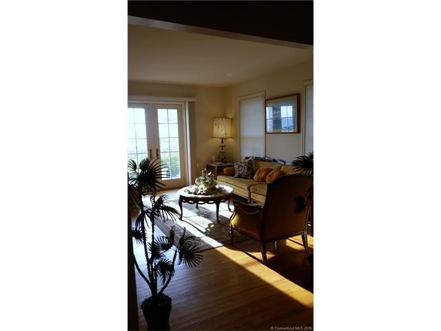 490Maple Ave, Old Saybrook, CT 06475
