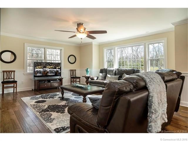 1River Edge Rd, Old Saybrook, CT 06475